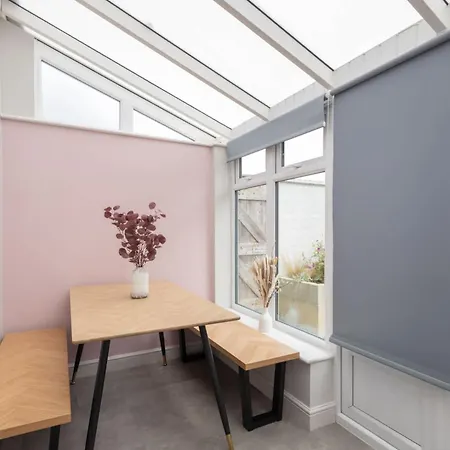 Host & - The Braes Holiday home *