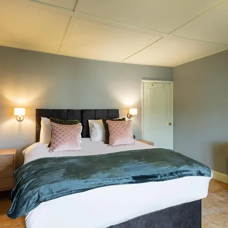 Host & - The Braes 別荘