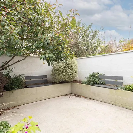 Host & - The Braes *